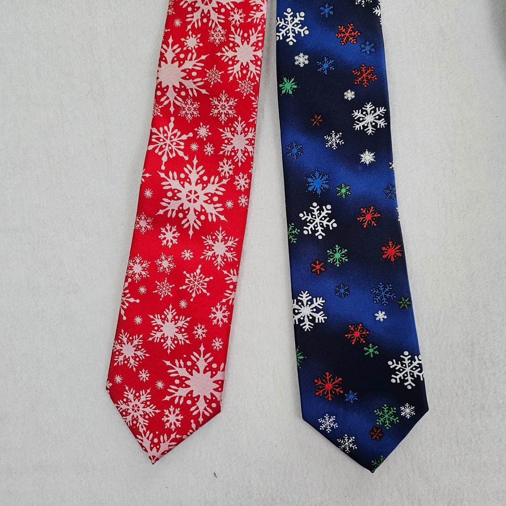 Holiday Traditions Mens Snowflake Christmas Necktie Set Red Blue Microfiber 2pc